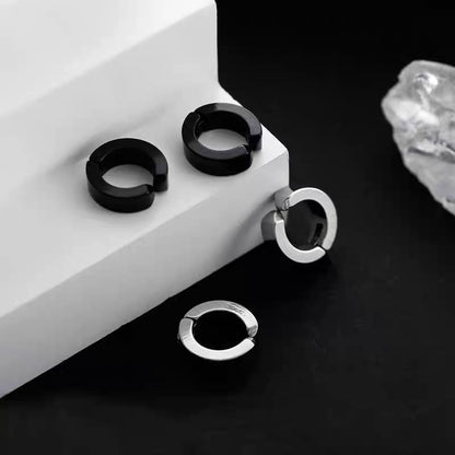 Titanium steel earrings, cool and stylish ear clips for men, no ear piercing, trendy and personalized stud earrings for men, black and versatile for men.