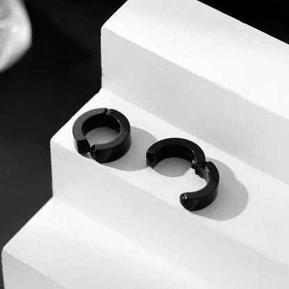 Titanium steel earrings, cool and stylish ear clips for men, no ear piercing, trendy and personalized stud earrings for men, black and versatile for men.