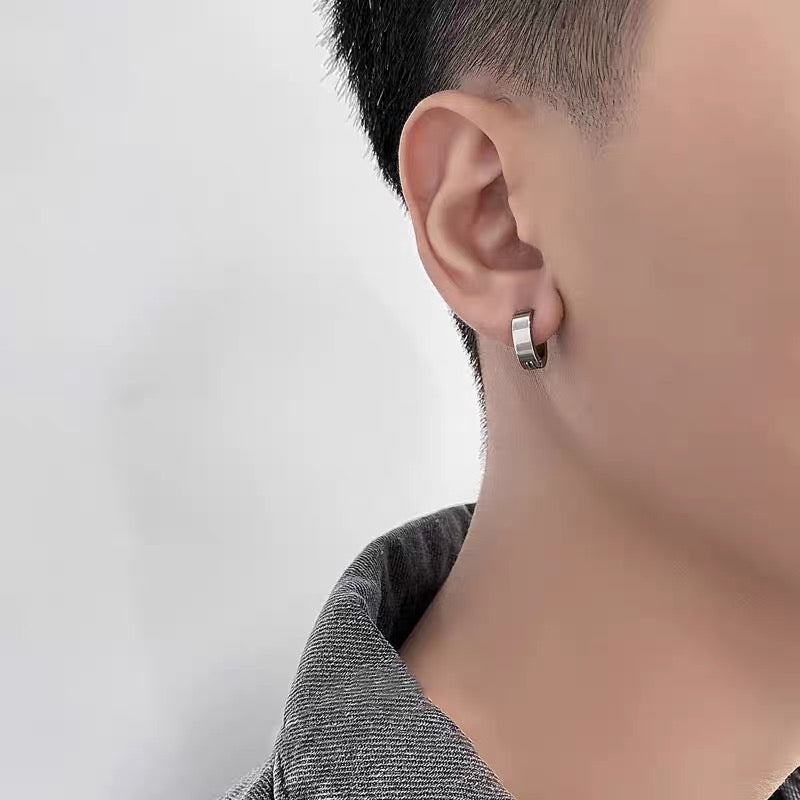 Titanium steel earrings, cool and stylish ear clips for men, no ear piercing, trendy and personalized stud earrings for men, black and versatile for men.