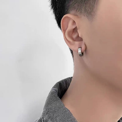 Titanium steel earrings, cool and stylish ear clips for men, no ear piercing, trendy and personalized stud earrings for men, black and versatile for men.