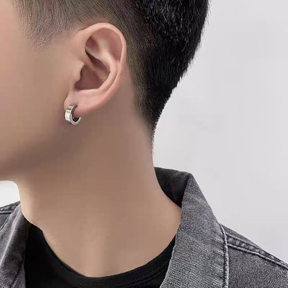 Titanium steel earrings, cool and stylish ear clips for men, no ear piercing, trendy and personalized stud earrings for men, black and versatile for men.