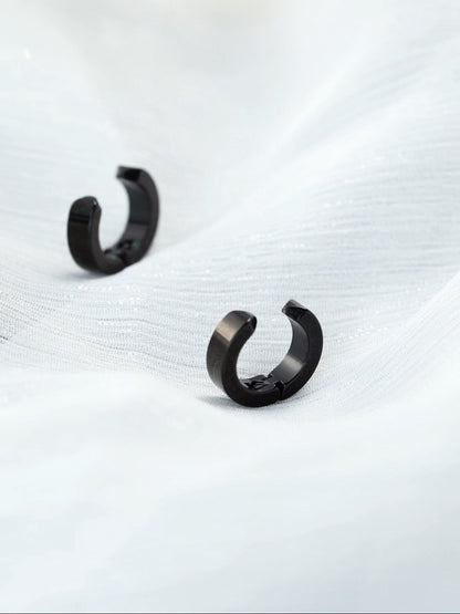 Titanium steel earrings, cool and stylish ear clips for men, no ear piercing, trendy and personalized stud earrings for men, black and versatile for men.