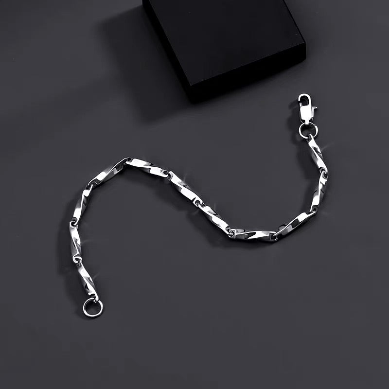 Titanium steel pendant, personalized guitar necklace, men's accessories, simple sweater chain, choker chain, simple luxury couple's jewelry