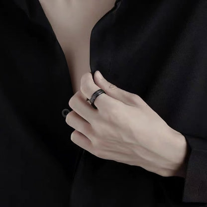 Titanium steel ring, matte rotating ring for men and women, simple, unique, cold style, small niche, simple ring for men with temperament.