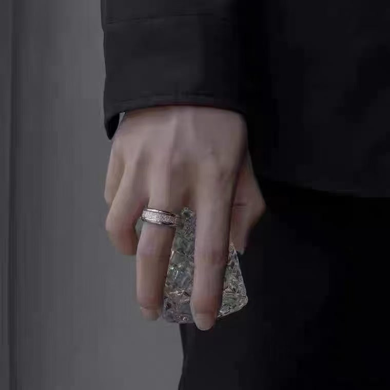 Titanium steel ring, mist-covered frost pattern ring for men, trendy and simple design, men's ring, niche and high-end, versatile and stylish.