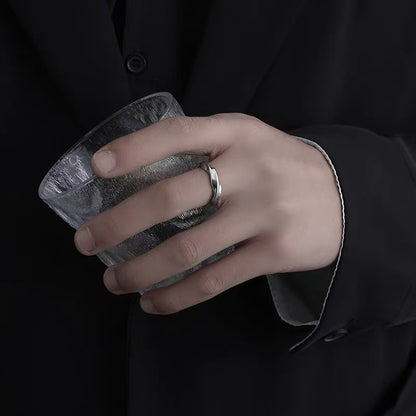Titanium steel ring, Mobius ring for men, unique and trendy accessory, small-scale and minimalist design for men.