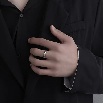 Titanium steel ring, Mobius ring for men, unique and trendy accessory, small-scale and minimalist design for men.