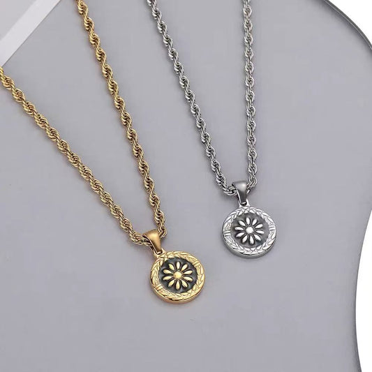 Titanium steel necklace, silver-patterned pendant necklace with a moon-inspired design, suitable for both men and women, versatile accessory for various outfits, trendy and small-batch necklace.