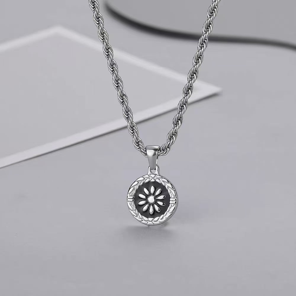 Titanium steel necklace, silver-patterned pendant necklace with a moon-inspired design, suitable for both men and women, versatile accessory for various outfits, trendy and small-batch necklace.