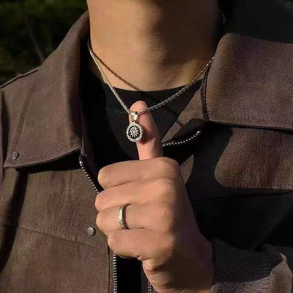 Titanium steel necklace, silver-patterned pendant necklace with a moon-inspired design, suitable for both men and women, versatile accessory for various outfits, trendy and small-batch necklace.