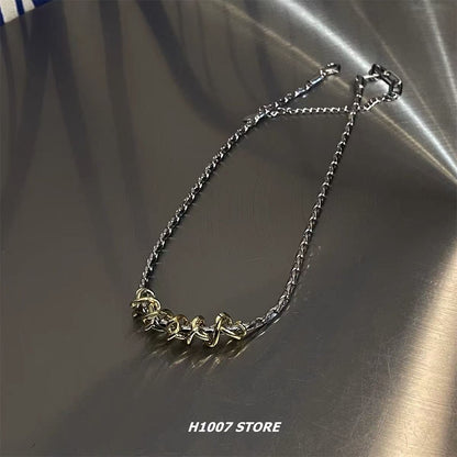 Titanium steel necklace, gold and silver twisted necklace for men, short-length collar chain, trendy accessory, unique jewelry, suitable for both men and women.
