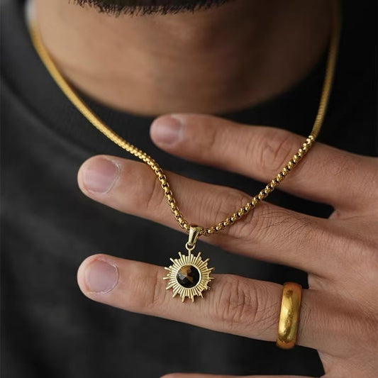 Titanium steel necklace with golden sunflower inlay, suitable for both men and women, stylish, versatile, simple, and distinctive, featuring an elegant pendant chain.