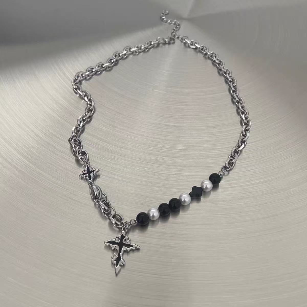 Titanium steel necklace, melted cross necklace for men, versatile, sophisticated, black, short chain, hip-hop, niche accessory