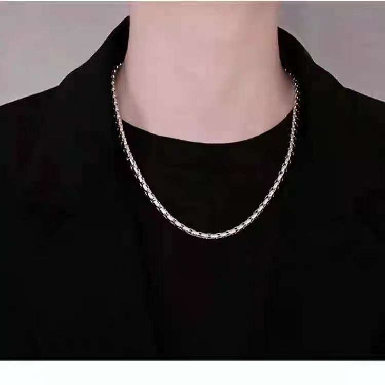 Titanium steel necklace for men, simple design, collar chain, versatile accessory that won't fade, minimalist and stylish, perfect for everyday wear.