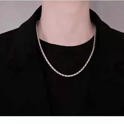 Titanium steel necklace for men, simple design, collar chain, versatile accessory that won't fade, minimalist and stylish, perfect for everyday wear.