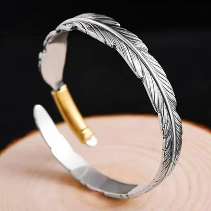 Copper alloy bracelet, vintage gold-tipped feather bracelet, elegant and retro design, distressed finish, fashionable and individualistic, adjustable.