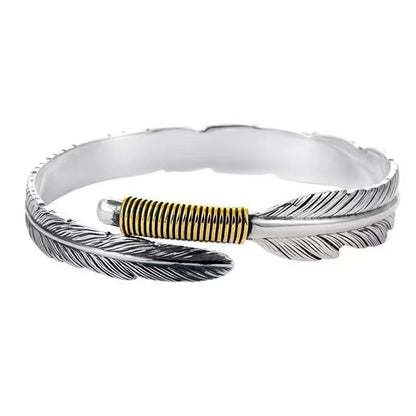 Copper alloy bracelet, vintage gold-tipped feather bracelet, elegant and retro design, distressed finish, fashionable and individualistic, adjustable.