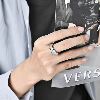 Titanium-steel synthetic zircon ring, square-cut diamond and mist-snow pattern ring for men, light luxury ring, trendy and fashionable accessory