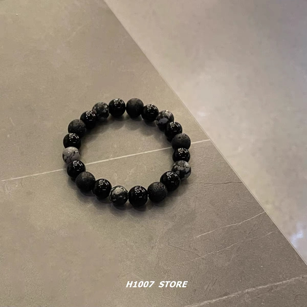 Titanium steel bracelet, trendy and unique design for men, versatile, high-end, simple accessory from Europe and America.