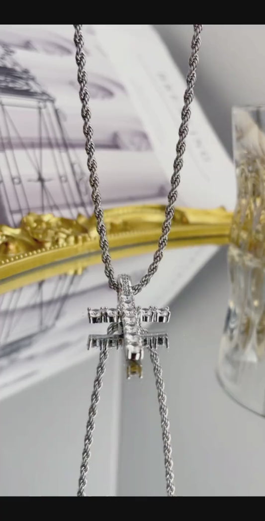 Titanium steel necklace, dazzling cross pendant necklace, zircon pendant, men's fashion, versatile pendant, couple accessory