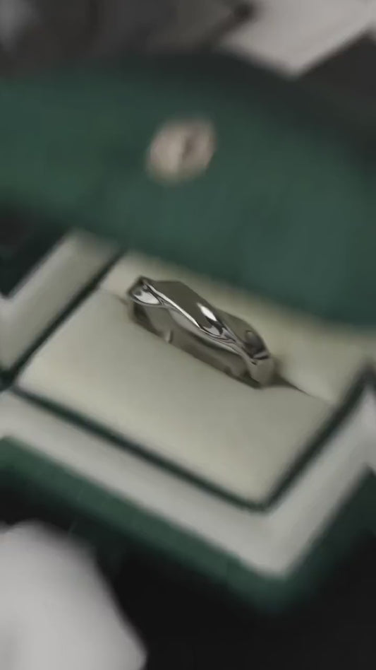 Titanium steel ring, Mobius ring for men, unique and trendy accessory, small-scale and minimalist design for men.